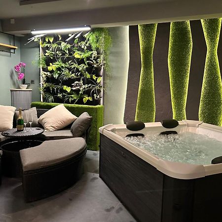 Leo Apartment Suite & Private Spa Zone - Old City Братислава Экстерьер фото