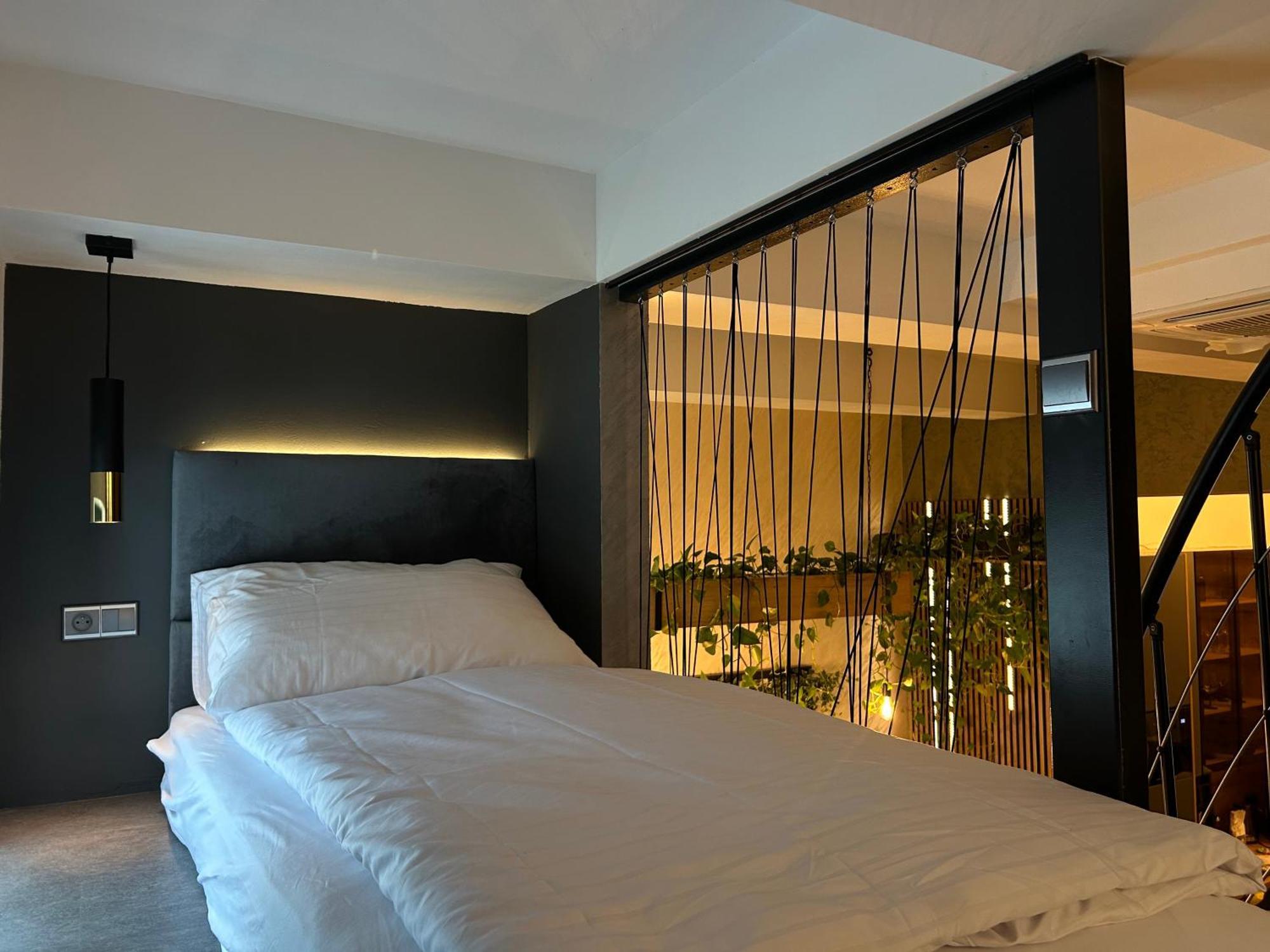 Leo Apartment Suite & Private Spa Zone - Old City Братислава Экстерьер фото