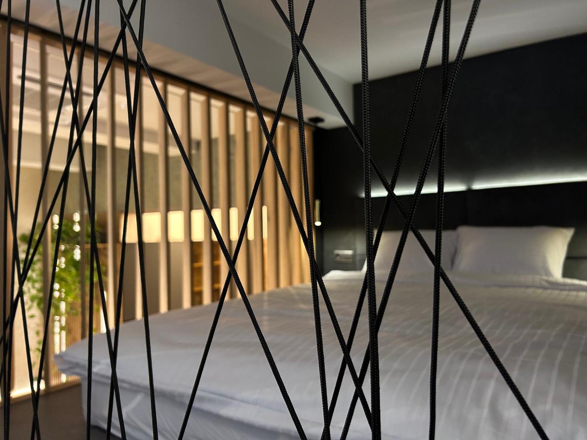 Leo Apartment Suite & Private Spa Zone - Old City Братислава Экстерьер фото