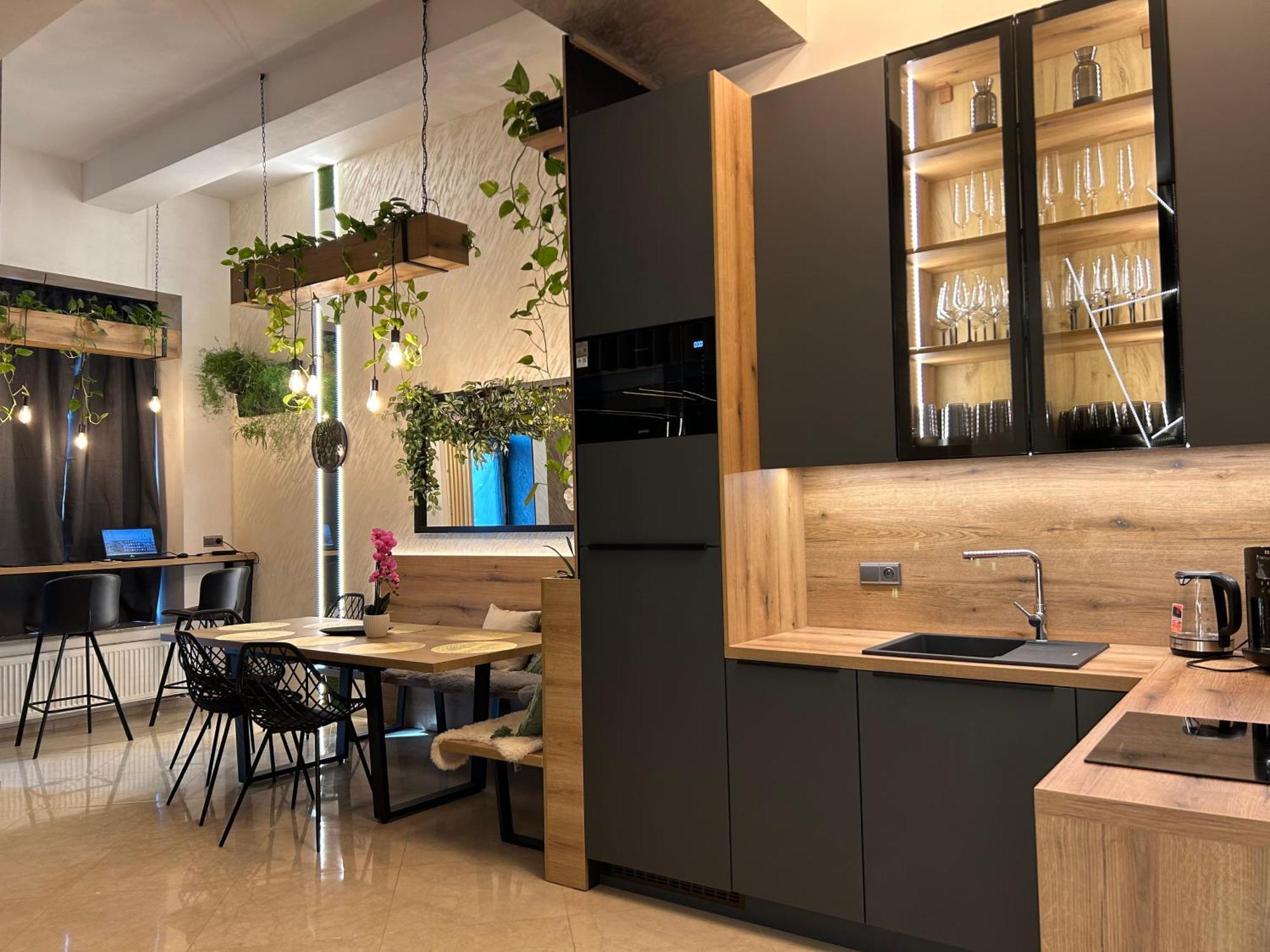 Leo Apartment Suite & Private Spa Zone - Old City Братислава Экстерьер фото