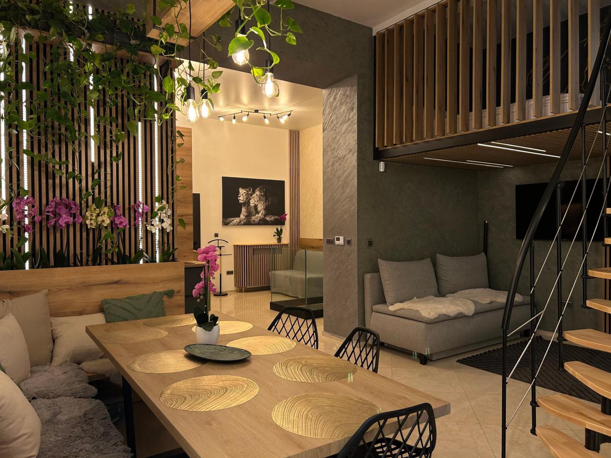 Leo Apartment Suite & Private Spa Zone - Old City Братислава Экстерьер фото