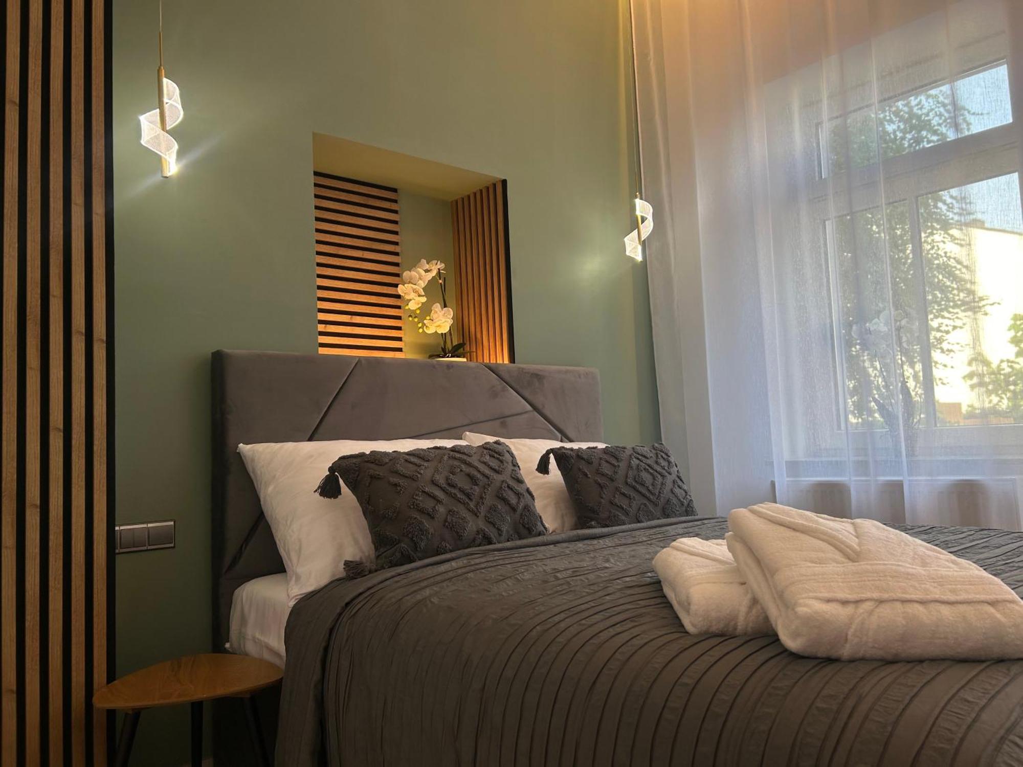 Leo Apartment Suite & Private Spa Zone - Old City Братислава Экстерьер фото