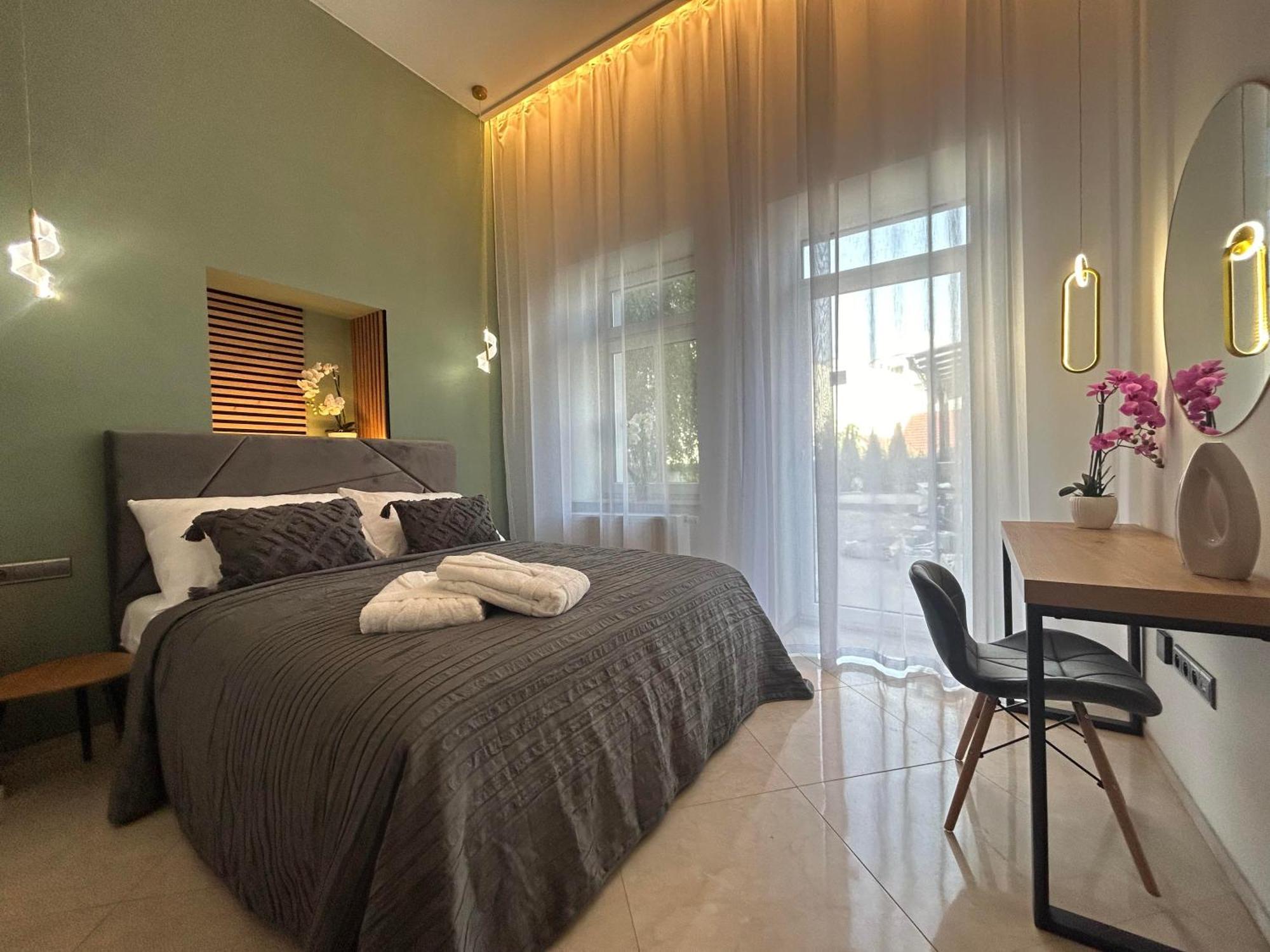 Leo Apartment Suite & Private Spa Zone - Old City Братислава Экстерьер фото