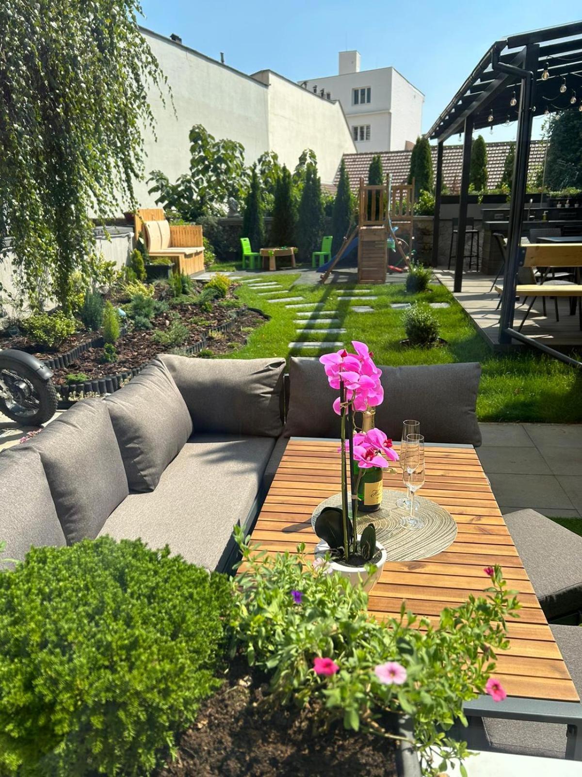 Leo Apartment Suite & Private Spa Zone - Old City Братислава Экстерьер фото