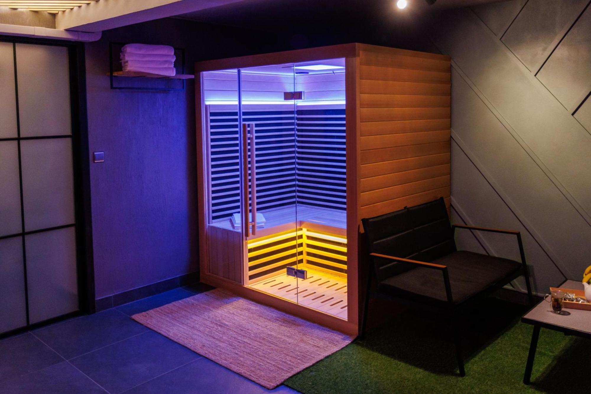 Leo Apartment Suite & Private Spa Zone - Old City Братислава Экстерьер фото
