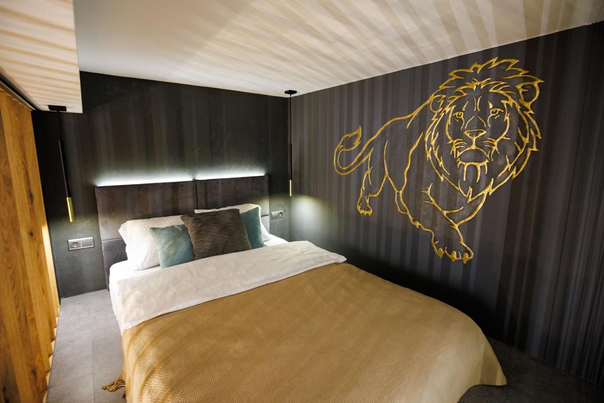 Leo Apartment Suite & Private Spa Zone - Old City Братислава Экстерьер фото