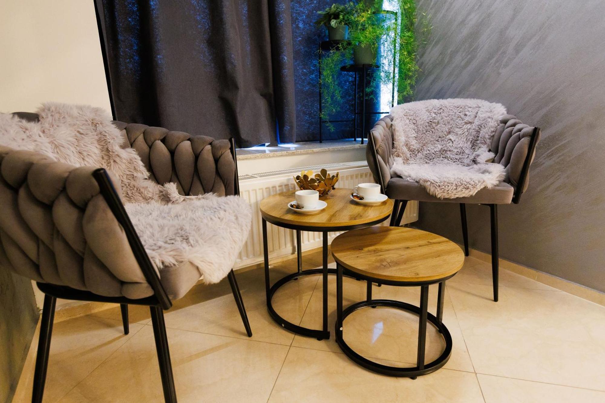 Leo Apartment Suite & Private Spa Zone - Old City Братислава Экстерьер фото